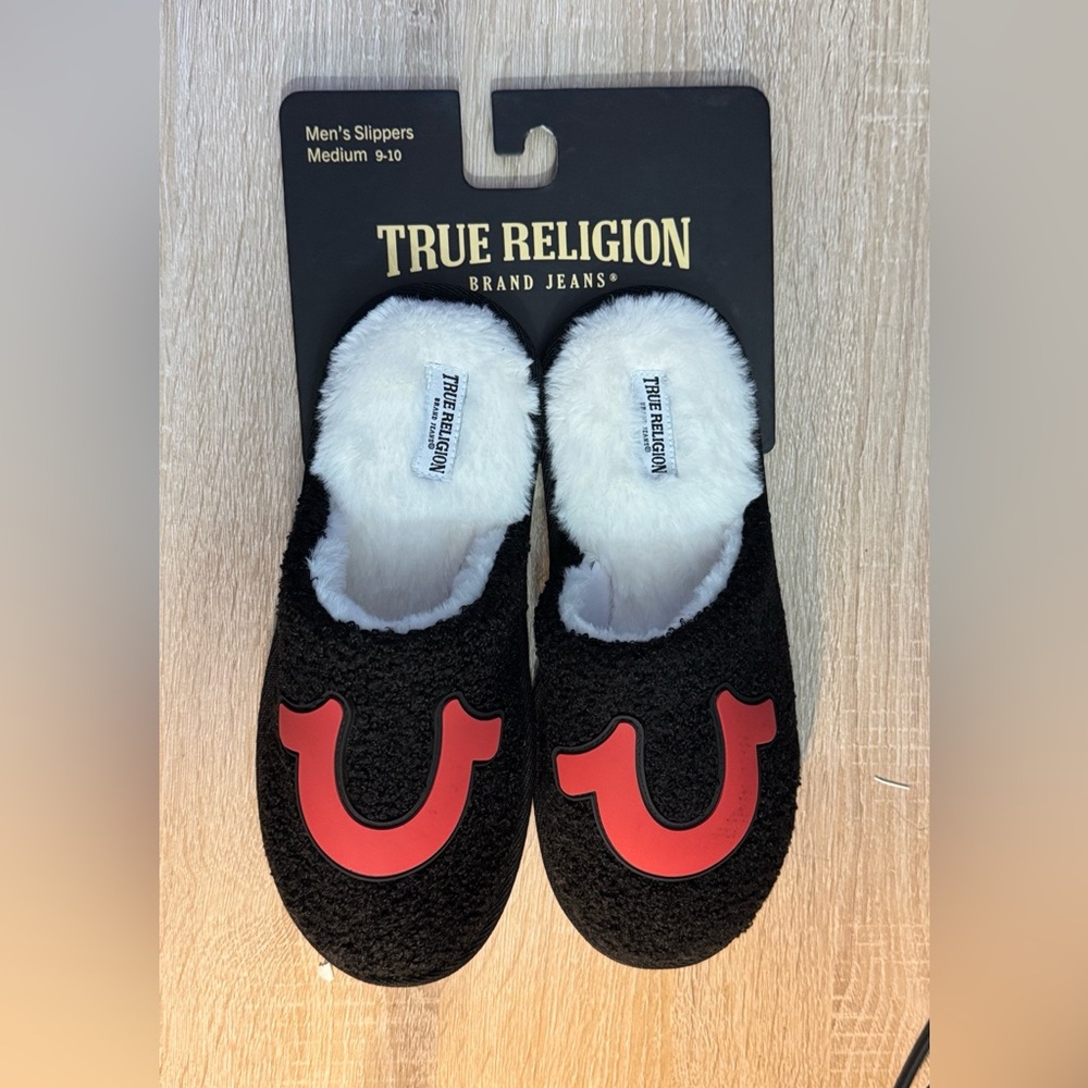 True Religion Men's Slippers Size Medium ( 9-10) NEW WITH TAGS